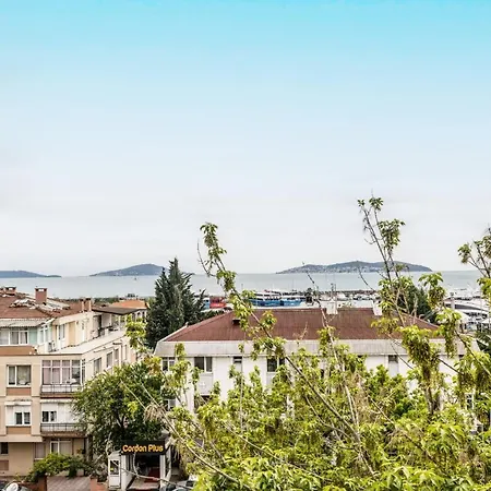 Chic Sea View Flat On Bagdat Avenue In Bostanci Istanbul